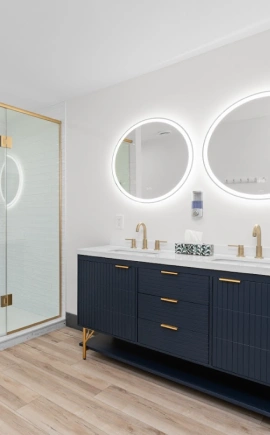 Luxury bathroom suite inside Limestone Bay waterfront accommodations